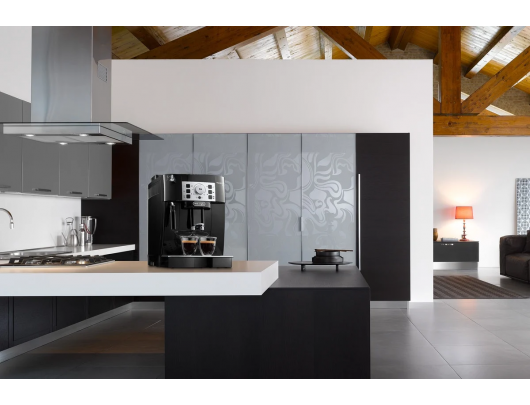 Kavos aparatas Delonghi Coffee Maker ECAM22.112.B Magnifica S Pump pressure 15 bar Built-in milk frother Automatic 1450 W Black