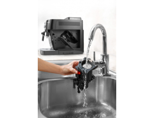Kavos aparatas Delonghi Coffee Maker ECAM22.112.B Magnifica S Pump pressure 15 bar Built-in milk frother Automatic 1450 W Black