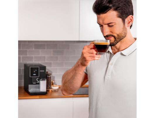 Kavos aparatas Cecotec Cremmaet Compactccino Connected, 19 barų pompos slėgis, įmontuotas pieno putų plakiklis, super-automatinis, juodas
